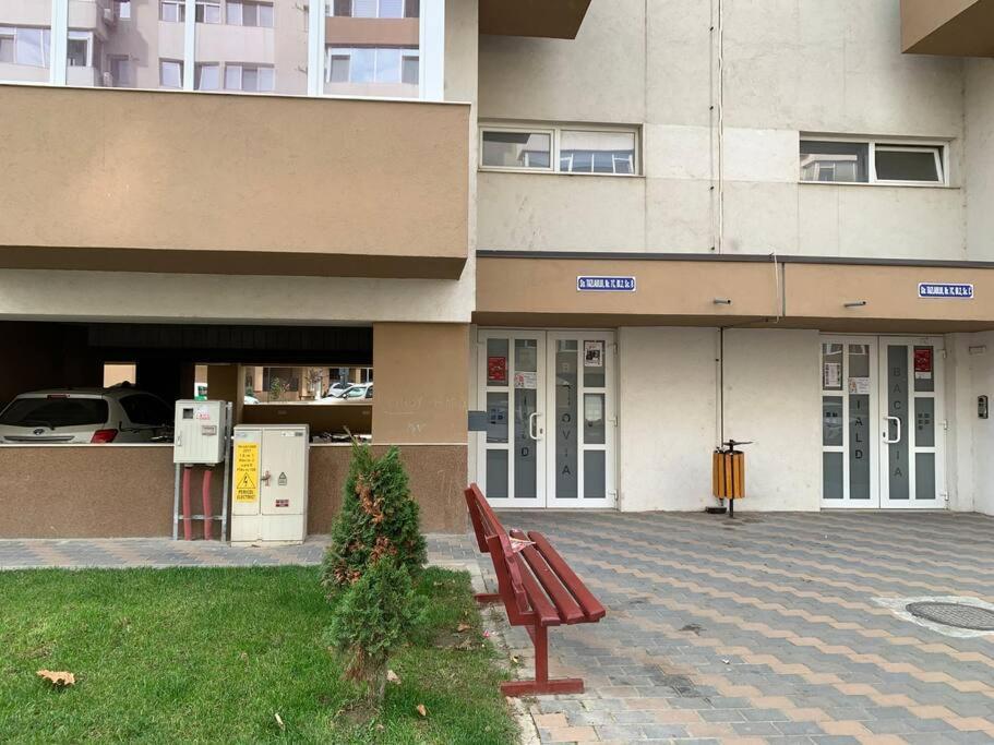 Lovely Bacau 1 Bedroom Apartment Екстер'єр фото